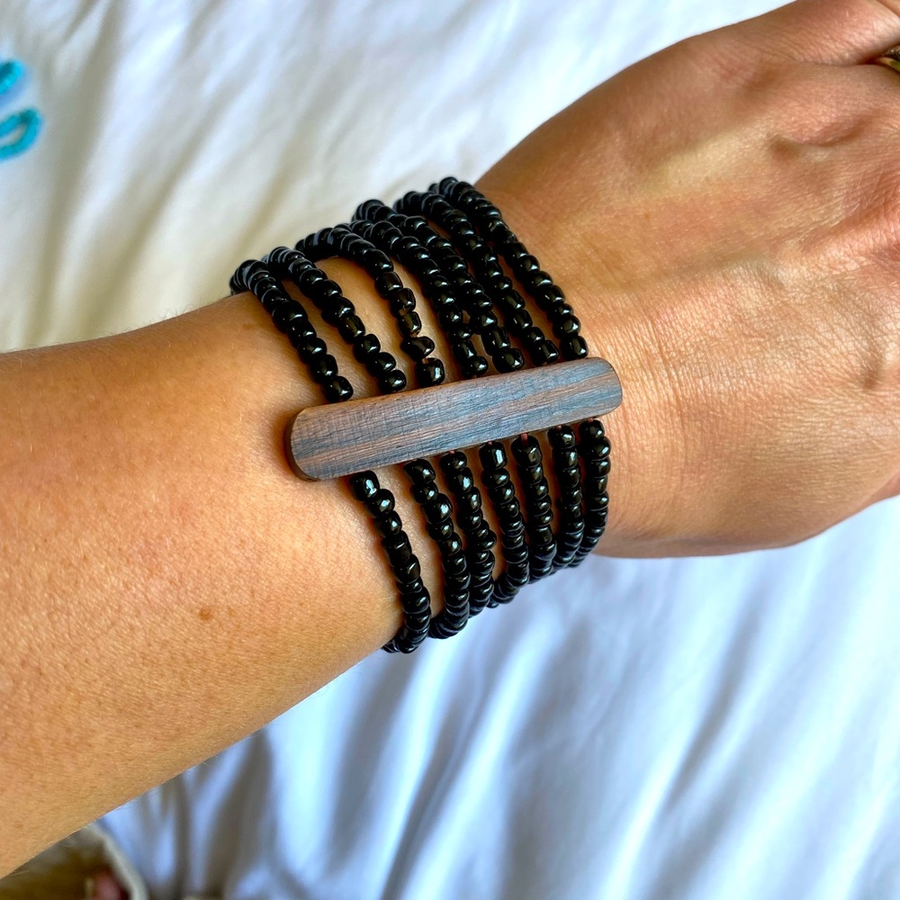 Beaded bracelet with wood accents